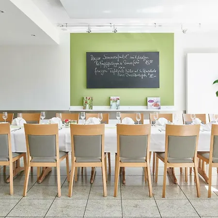 Hotel Schwanenhof Und Restaurant 3*